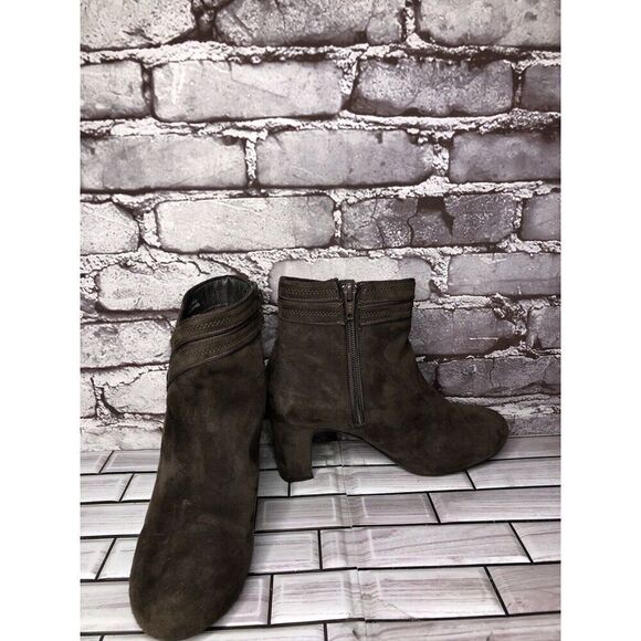 Clarks Active Brown Suede Leather Side Zip Heel Booties Boots Women Sz 6M US/37 - Picture 4 of 16